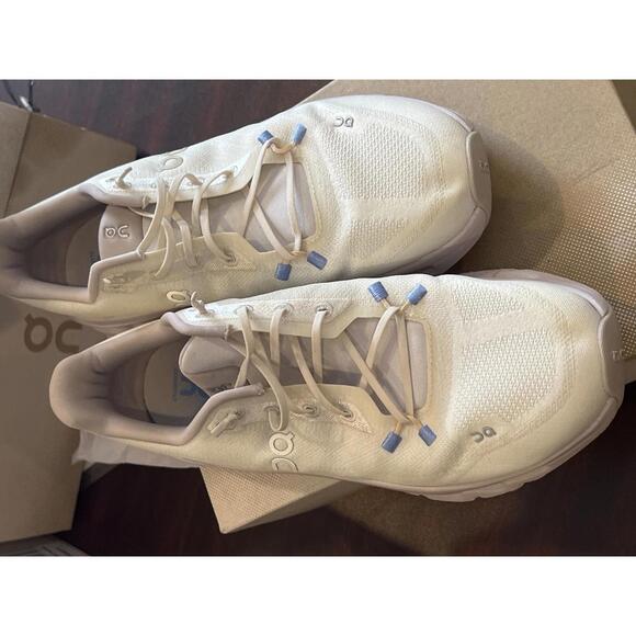 Women ON Cloud X 4 AD training trainers in white